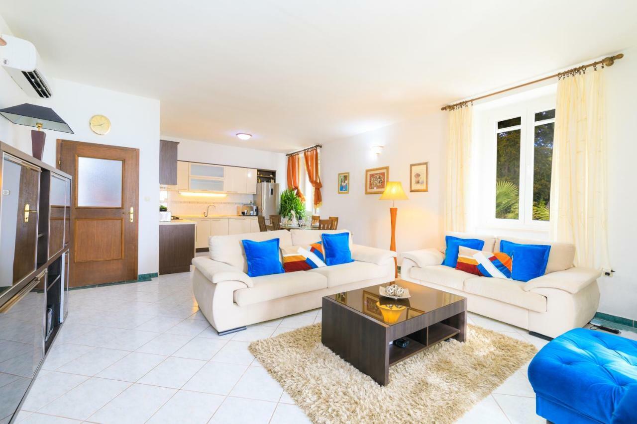 Holiday Home Obrov คาชเตลา ภายนอก รูปภาพ