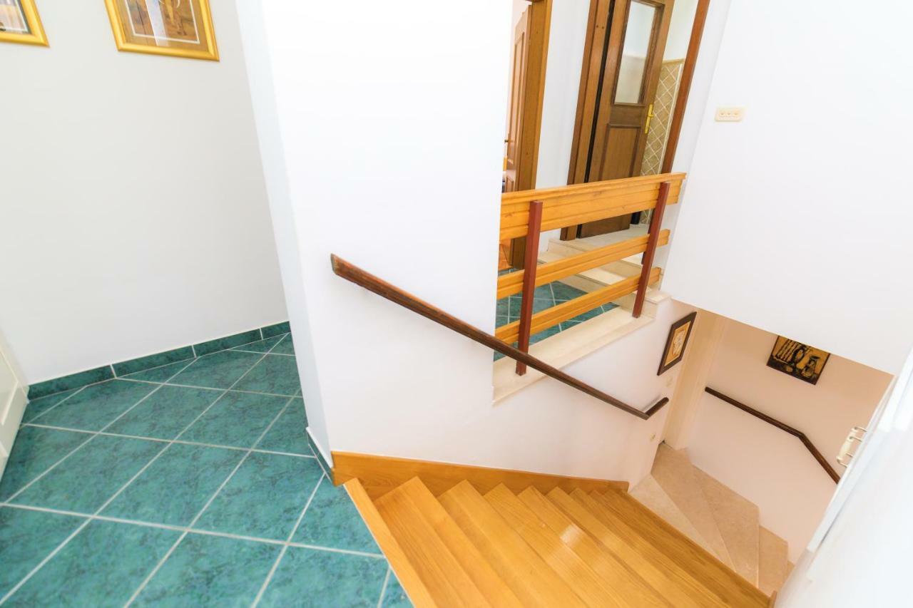 Holiday Home Obrov คาชเตลา ภายนอก รูปภาพ